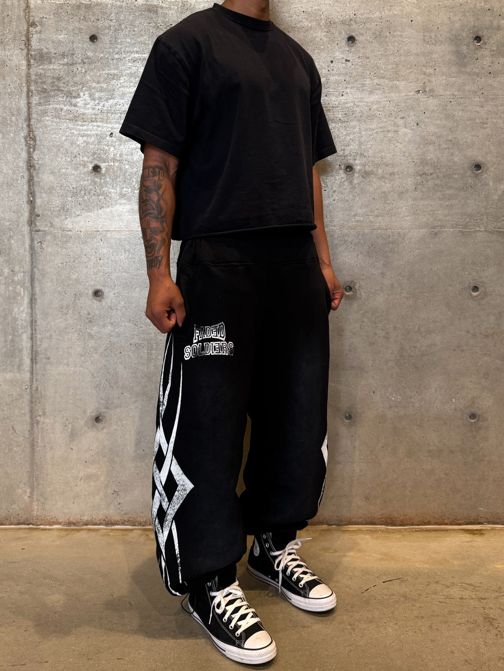 “VENOM” SWEATS